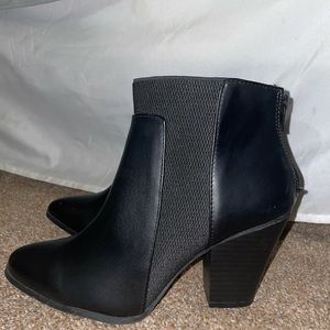 Women’s black heels